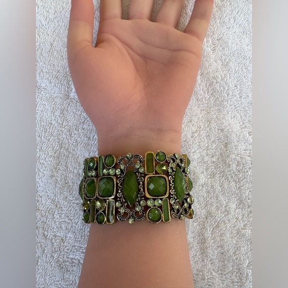 Bold Vintage Inspired Green Gold Tone Bracelet - Picture 2 of 10